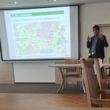 Fachbereichsleiter Herr Donaubauer informiert über Wohnungsbau, Gewerbeansiedlung und Verkehrsplanung